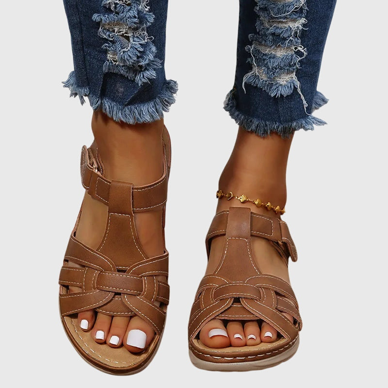 Piper - Lightweight sandals with a strap