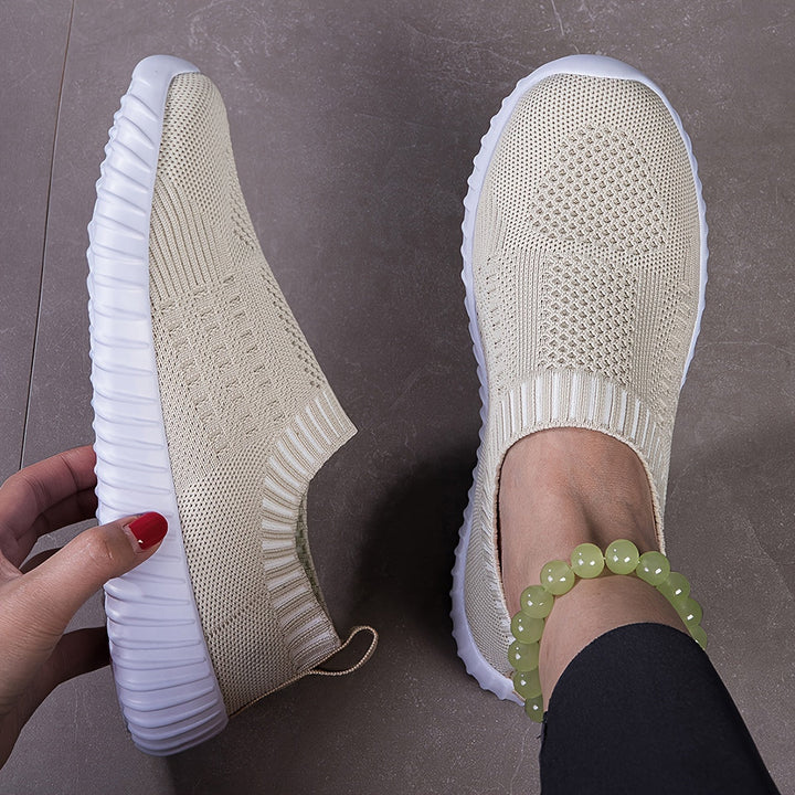 Ultra-lightweight non-slip sock trainers