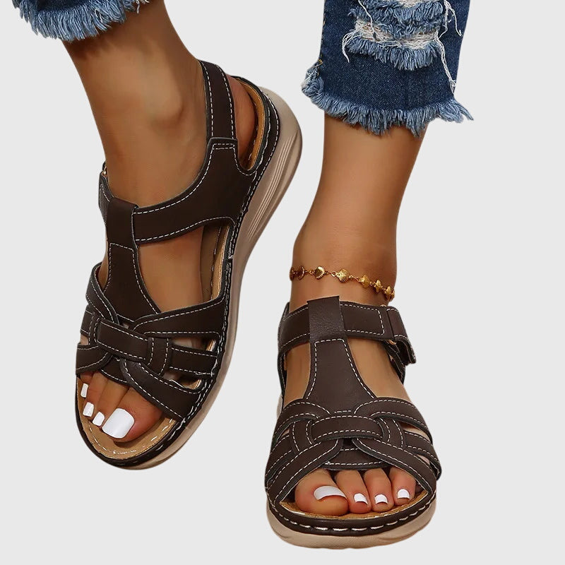 Piper - Lightweight sandals with a strap