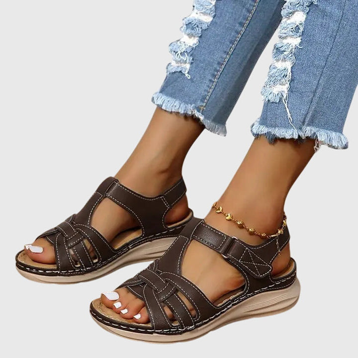 Piper - Lightweight sandals with a strap
