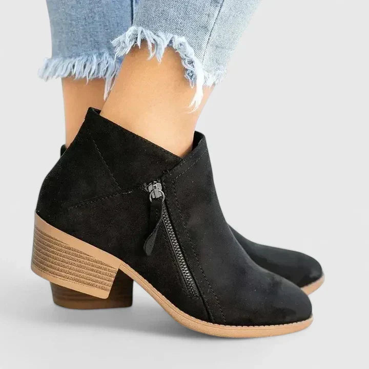 Auryziah | Orthopaedic Boots