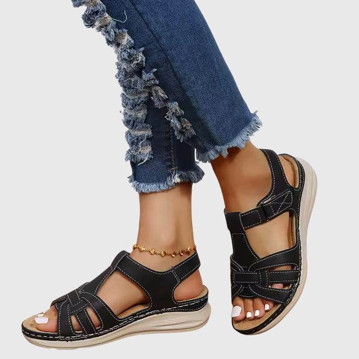 Piper - Lightweight sandals with a strap
